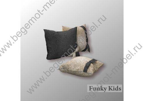 Мягкие подушки для дивана серые